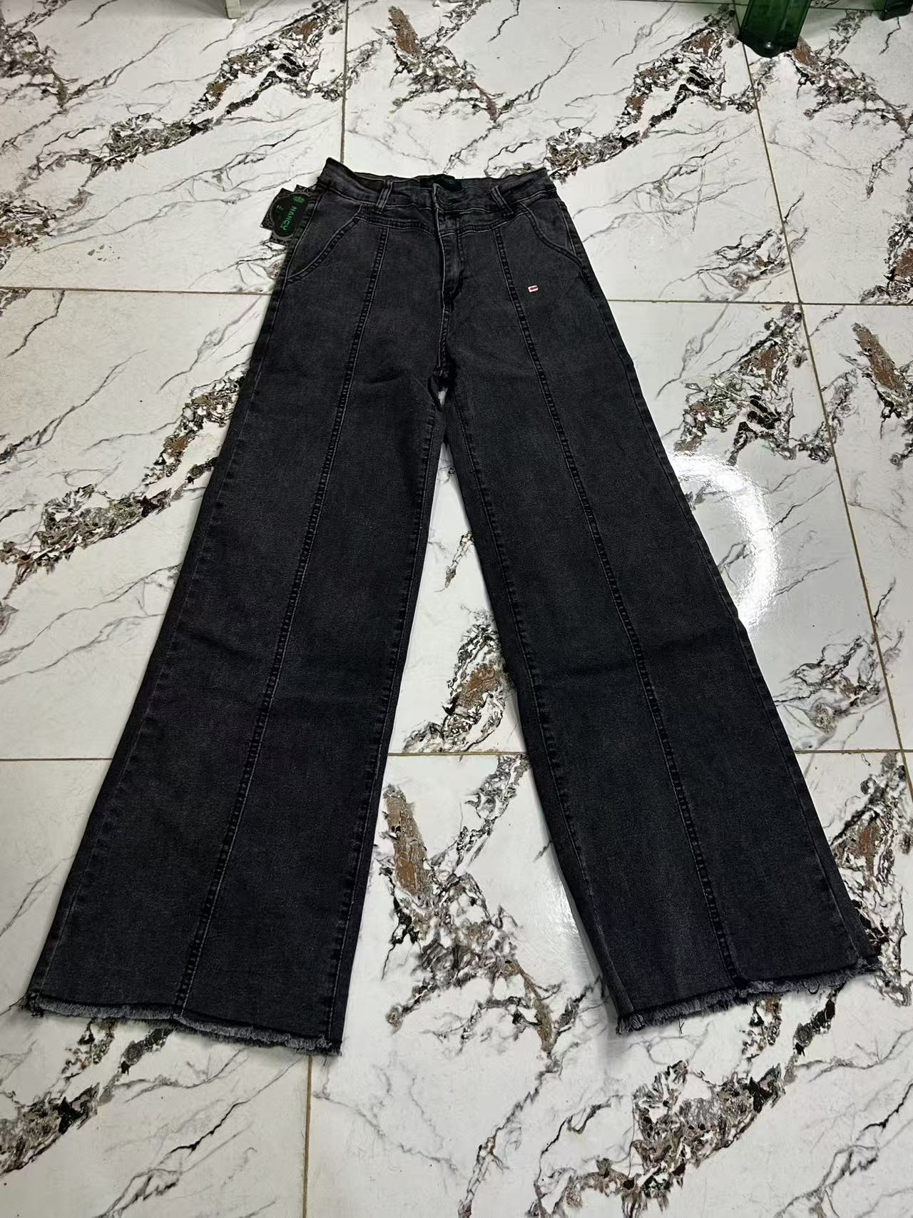 Wide-Leg Black Denim Jeans – Lagos Stock